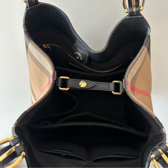 <SOLD> Burberry canter leather shoulder bag - Picture 4 of 12